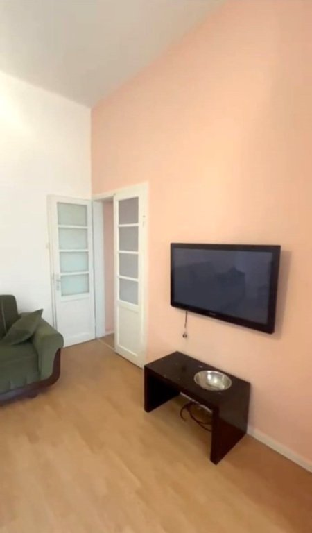 Tirane, jepet me qera apartament 2+1 Kati 3, 90 m² 650 € (JEPET ME QERA NJE APARTAMENT 2+1 TEK SHESHI WILSON)