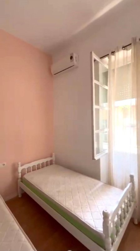 Tirane, jepet me qera apartament 2+1 Kati 3, 90 m² 650 € (JEPET ME QERA NJE APARTAMENT 2+1 TEK SHESHI WILSON)