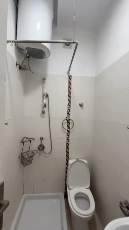 Tirane, jepet me qera apartament 2+1 Kati 3, 90 m² 650 € (JEPET ME QERA NJE APARTAMENT 2+1 TEK SHESHI WILSON)