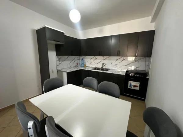 Tirane, jepet me qera apartament 1+1 Kati 6, 70 m² 400 € (PRANE ARTISTIT)