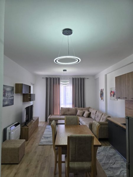Tirane, jepet me qera apartament 2+1 Kati 5, 500 € (qtu)