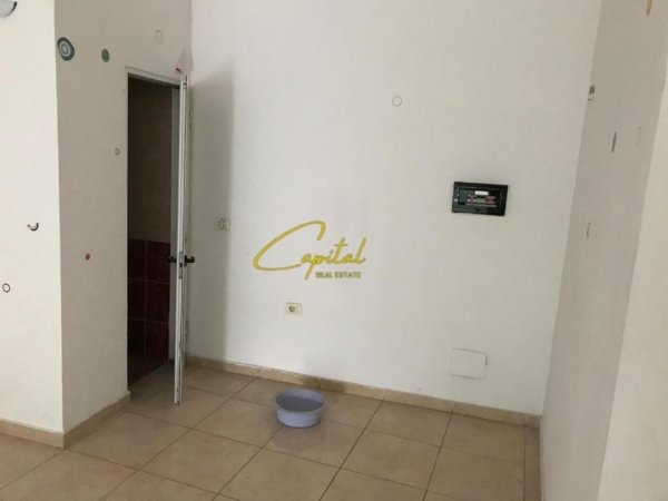 Tirane, jepet me qera ambjent biznesi Kati 0, 60 m² 330 € (RRUGA KONGRESI I MANASTIRIT)