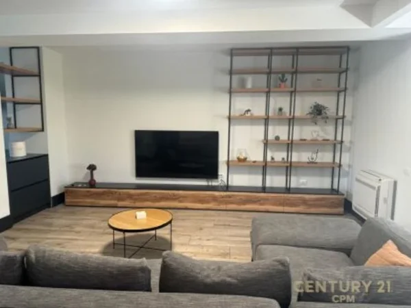 Tirane, jepet me qera apartament 3+1+Aneks+Ballkon Kati 3, 170 m² 1.700 € (TEG , Sunrise Residence)