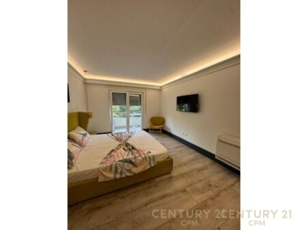 Tirane, jepet me qera apartament 3+1+Aneks+Ballkon Kati 3, 170 m² 1.700 € (TEG , Sunrise Residence)