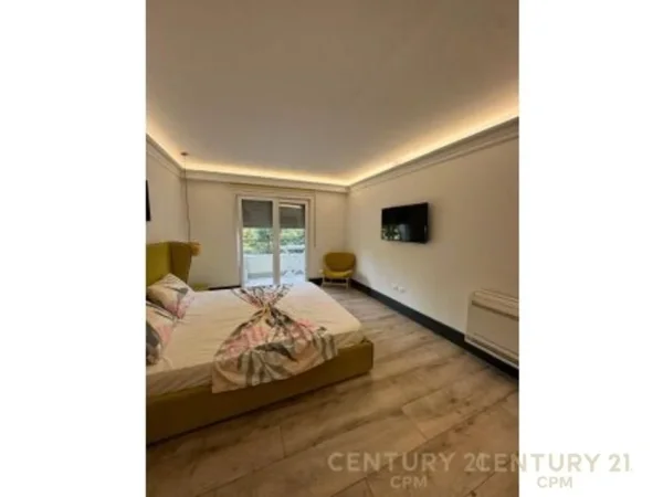 Tirane, jepet me qera apartament 3+1+Aneks+Ballkon Kati 3, 170 m² 1.700 € (TEG , Sunrise Residence)