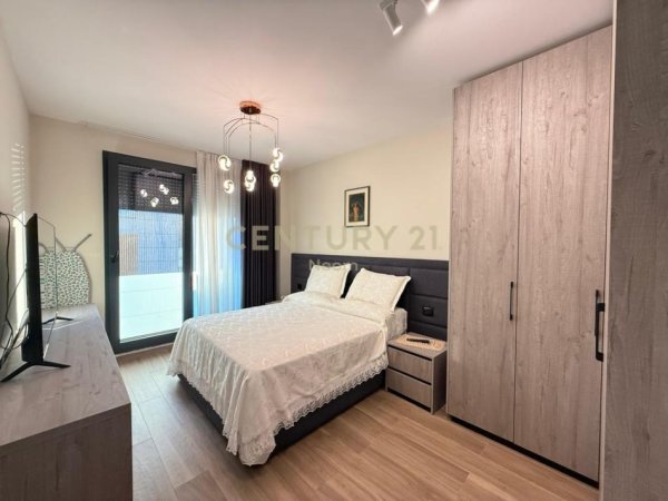 Tirane, jepet me qera apartament 2+1+Aneks+Ballkon Kati 2, 120 m² 1.500 € (Farke)