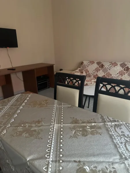Tirane, jepet me qera apartament 1+1 Kati 2, 60 m² 500 € (Rruga e Durresit)