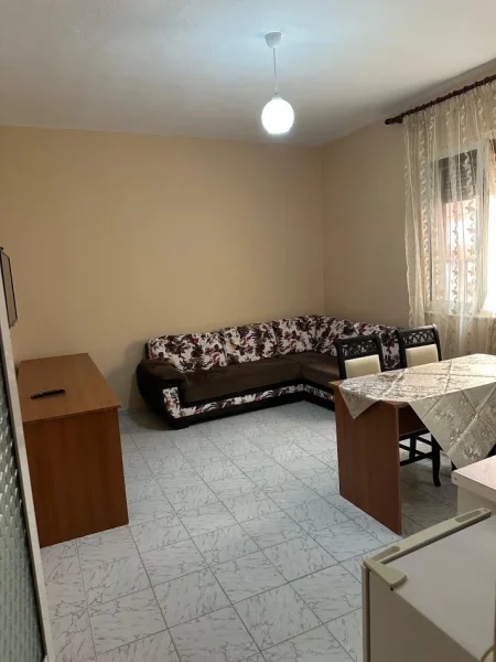 Tirane, jepet me qera apartament 1+1 Kati 2, 60 m² 500 € (Rruga e Durresit)