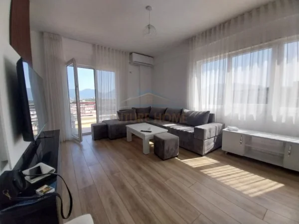 Tirane, jepet me qera apartament 2+1+Ballkon Kati 3, 88 m² 700 € 