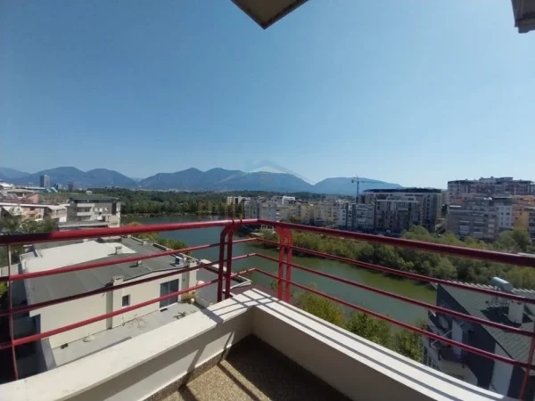 Tirane, jepet me qera apartament 2+1+Ballkon Kati 3, 88 m² 700 € 