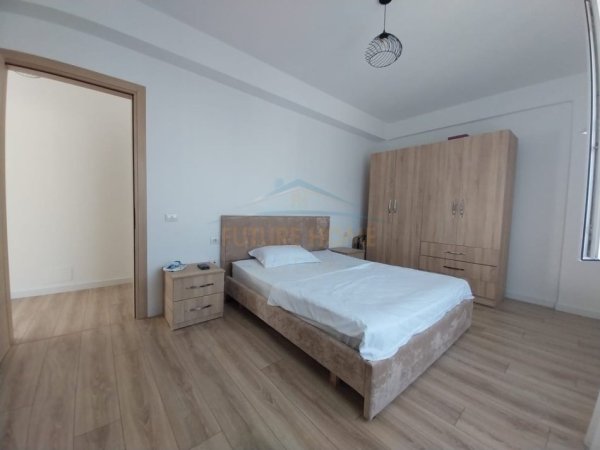 Tirane, jepet me qera apartament 2+1+Ballkon Kati 3, 88 m² 700 € 