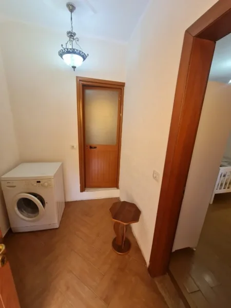 Tirane, jepet me qera apartament 1+1+Ballkon Kati 2, 60 m² 450 € (QSUT)