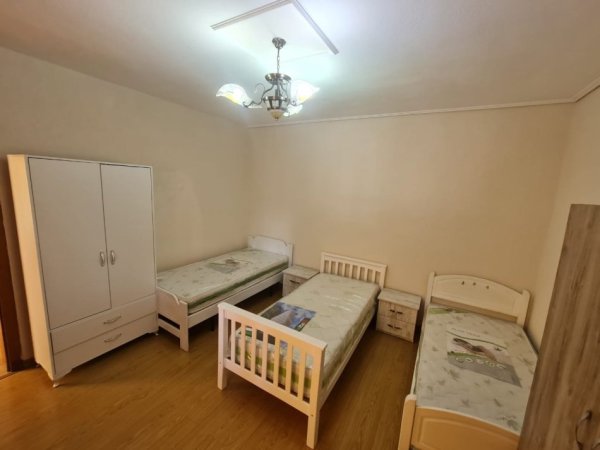 Tirane, jepet me qera apartament 1+1+Ballkon Kati 2, 60 m² 450 € (QSUT)