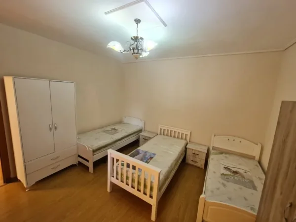 Tirane, jepet me qera apartament 1+1+Ballkon Kati 2, 60 m² 450 € (QSUT)