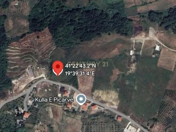 Tirane, shitet toke , 2.000 m² 100.000 € (Koder Vore)