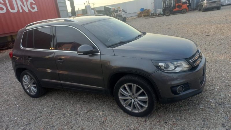 Tirane, shitet makine Tiguan Nafte, gri e erret automatik Klima 152 km 11.800 €