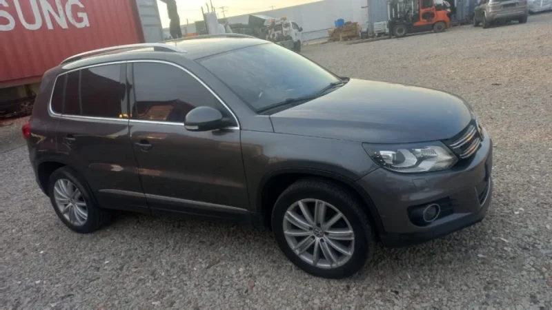 Tirane, shitet makine Tiguan Nafte, gri e erret automatik Klima 152 km 11.800 €