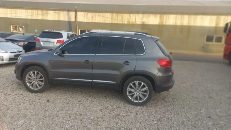 Tirane, shitet makine Tiguan Nafte, gri e erret automatik Klima 152 km 11.800 €