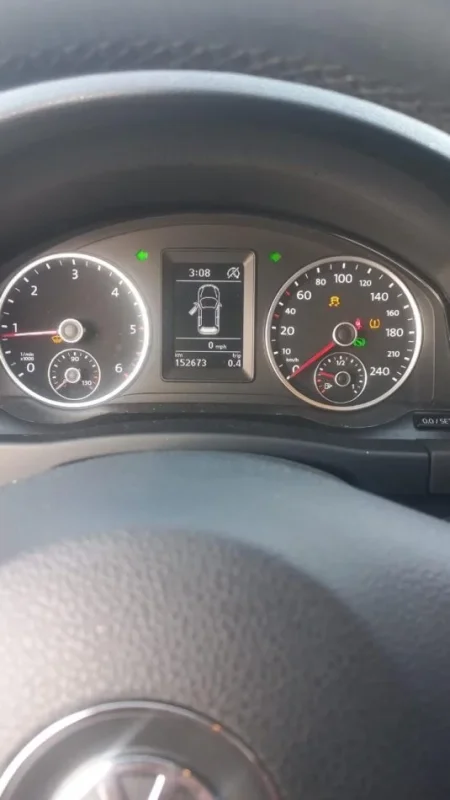 Tirane, shitet makine Tiguan Nafte, gri e erret automatik Klima 152 km 11.800 €