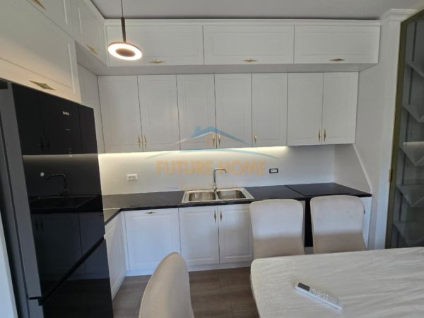 Tirane, jepet me qera apartament 2+1+Ballkon Kati 1, 107 m² 900 € 