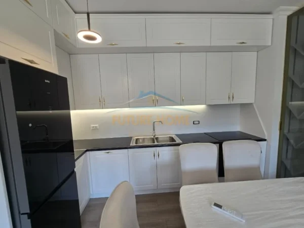 Tirane, jepet me qera apartament 2+1+Ballkon Kati 1, 107 m² 900 € 