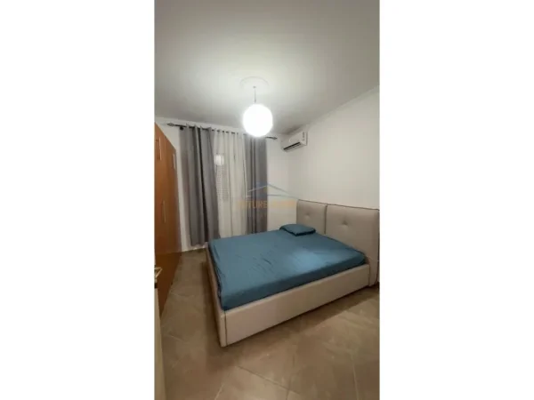 Tirane, jepet me qera apartament 2+1+Ballkon Kati 6, 86 m² 900 € (Bulevardi Zogu 1)