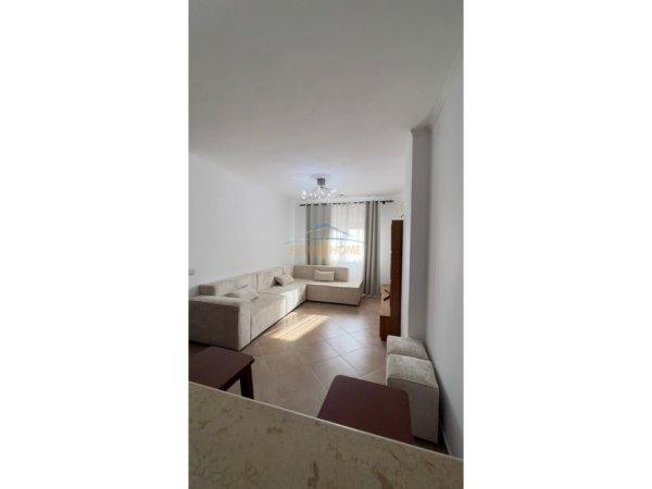 Tirane, jepet me qera apartament 2+1+Ballkon Kati 6, 86 m² 900 € (Bulevardi Zogu 1)