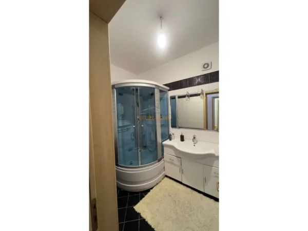 Tirane, jepet me qera apartament 2+1+Ballkon Kati 6, 86 m² 900 € (Bulevardi Zogu 1)