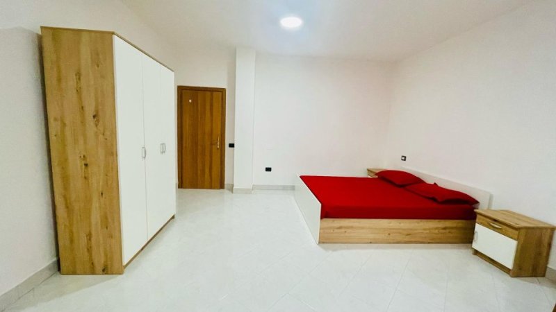 Tirane, jepet me qera garsonier 1+1 Kati 2, 40 m² 300 € (sanatoriumi)