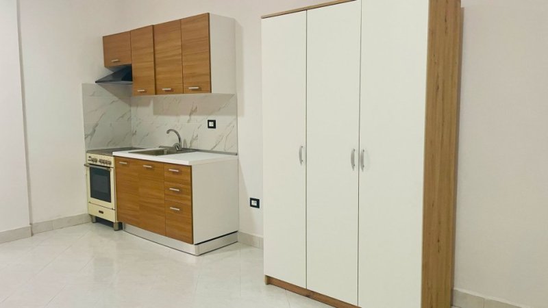 Tirane, jepet me qera garsonier 1+1 Kati 2, 40 m² 300 € (sanatoriumi)
