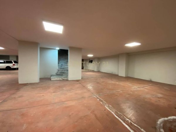 Tirane, shitet garazh | post parkimi , 389 m² 240.000 € (Astir)