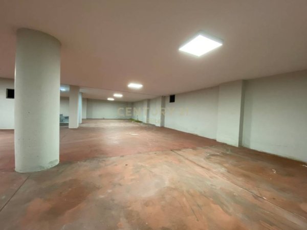 Tirane, shitet garazh | post parkimi , 389 m² 240.000 € (Astir)