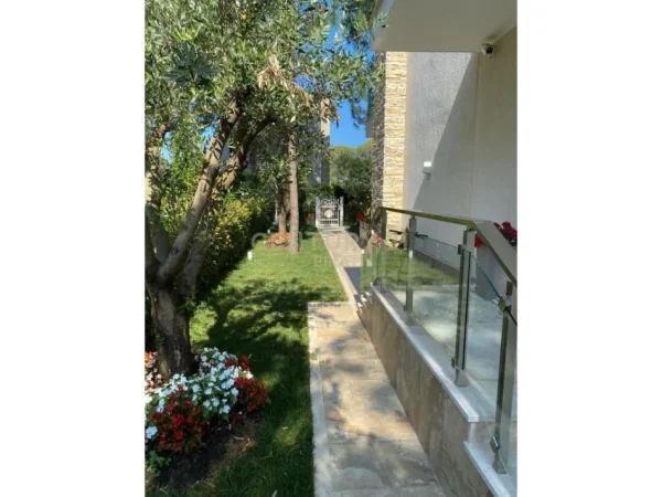 Gjiri Lalezit | Hamallaj, shitet Vile Kati 1, 280 m² 750.000 € (Kompleksi Lura 3 ne gjirin e lalzit)