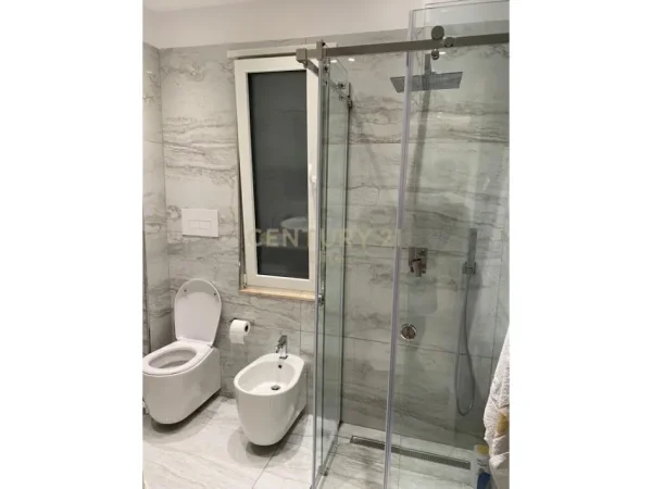 Gjiri Lalezit | Hamallaj, shitet Vile Kati 1, 280 m² 750.000 € (Kompleksi Lura 3 ne gjirin e lalzit)