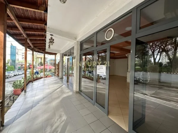 Tirane, jepet me qera ambjent biznesi Kati 0, 76 m² 450 € (Qytet Studenti)