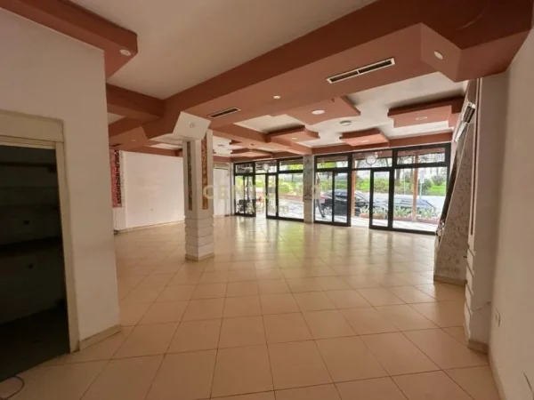 Tirane, jepet me qera ambjent biznesi Kati 0, 76 m² 450 € (Qytet Studenti)