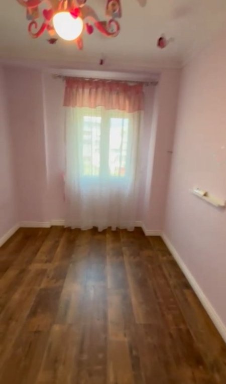 Tirane, jepet me qera apartament 3+1+Ballkon Kati 4, 138 m² 1.800 € (Kopshti Zoologjik)
