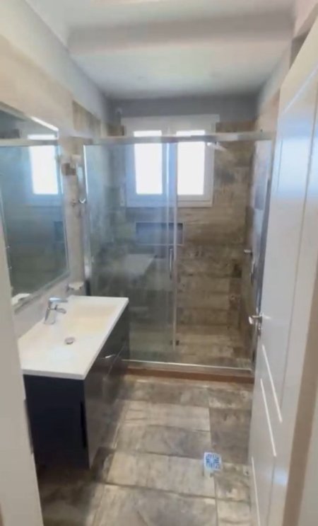 Tirane, jepet me qera apartament 3+1+Ballkon Kati 4, 138 m² 1.800 € (Kopshti Zoologjik)