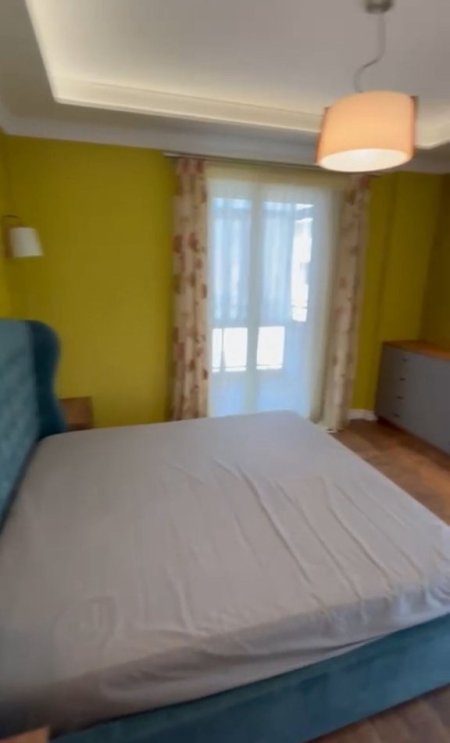 Tirane, jepet me qera apartament 3+1+Ballkon Kati 4, 138 m² 1.800 € (Kopshti Zoologjik)