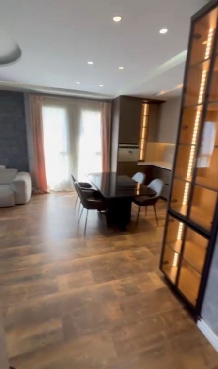 Tirane, jepet me qera apartament 3+1+Ballkon Kati 4, 138 m² 1.800 € (Kopshti Zoologjik)
