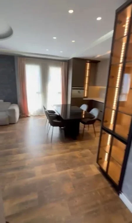 Tirane, jepet me qera apartament 3+1+Ballkon Kati 4, 138 m² 1.800 € (Kopshti Zoologjik)
