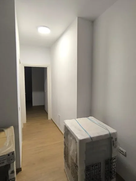 Tirane, jepet me qera ambjent biznesi Kati 2, 110 m² 750 € 