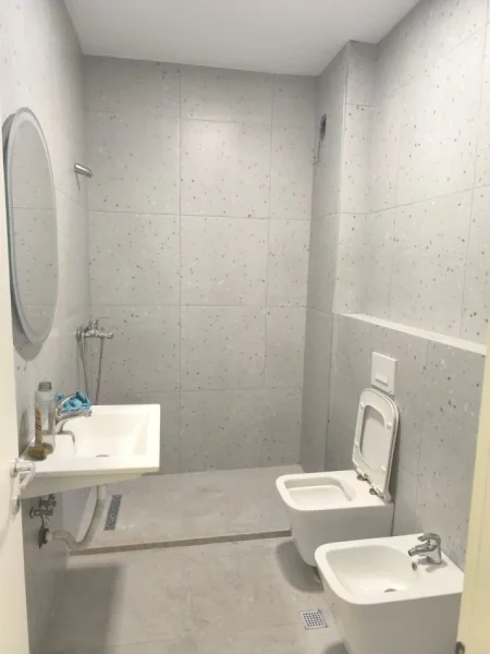 Tirane, jepet me qera zyre Kati 2, 100 m² 700 € (don bosko)