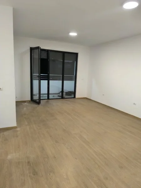 Tirane, jepet me qera zyre Kati 2, 100 m² 700 € (don bosko)
