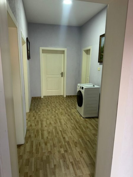 Tirane, jepet me qera apartament 2+1 Kati 2, 150 m² 470 € (farke)