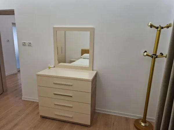 Tirane, jepet me qera apartament 1+1 Kati 3, 59 m² 550 € (stacioni i trenit)