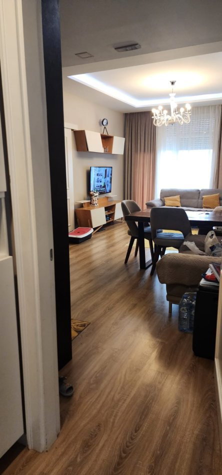 Tirane, jepet me qera apartament 2+1+Ballkon Kati 6, 100 m² 700 € (Ish Fusha e Aviacionit)