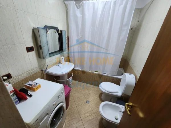 Tirane, shitet apartament 2+1+Ballkon Kati 3, 240 m² 400.000 € (BLLOKU)