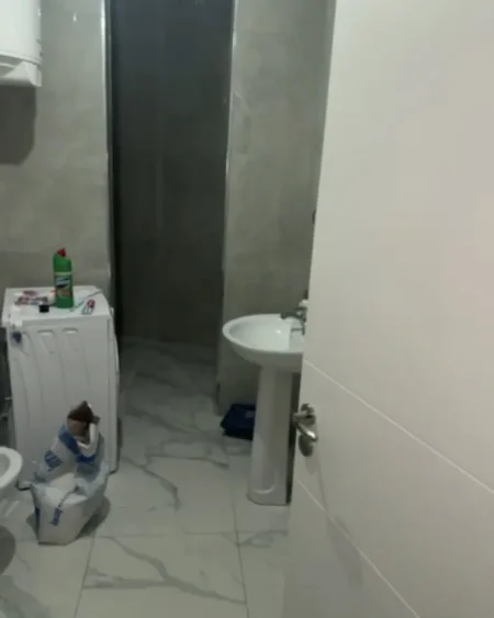 Tirane, jepet me qera apartament 2+1 Kati 3, 97 m² 530 € 