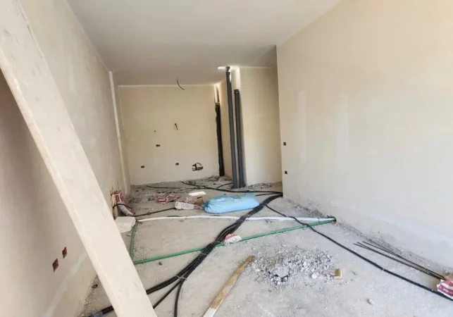 SHITET :✅️ ULTRA 🏘 Apartament 2+1+2wc & 2 Ballkone + Garderobë (📍Kompleksi Kika 3 ) 💫 - Komuna Parisit 120 m² Çmimi 312,000€ 🧭`